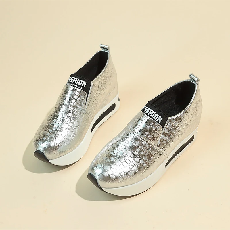 Stylish And Lightweight Casual Platform Shoes Women. Experience everyday comfort and a fashionable lift with these versa — photo 3