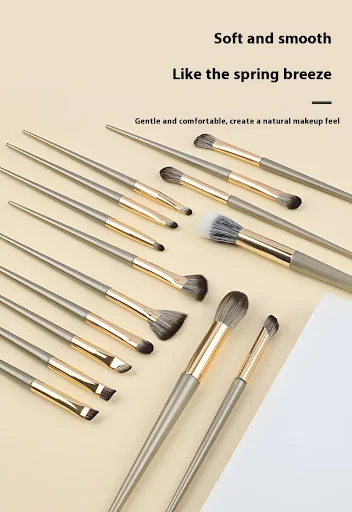 Title 13, 15 Makeup Brushes Suit Face Powder Dotted Color...