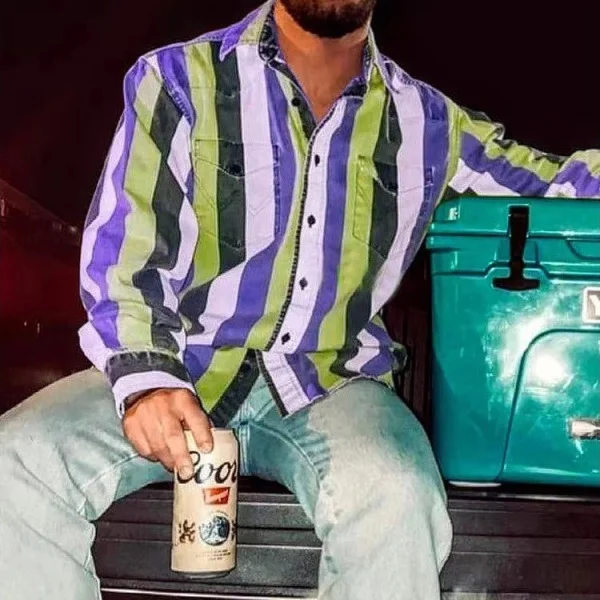Camisa Casual Masculina Listrada com Estampa e Gola de Lapela, Perfeita para um Visual Descontraído e Moderno, Confortável e Ideal para o Dia a Dia — foto 10