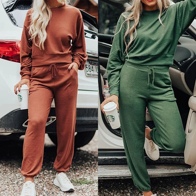 Dames T-shirt met ronde hals en broekpak Comfortabele set voor dagelijks gebruik en casual looks Stijlvol en gemakkelijk te combineren outfit voor dames — foto 4