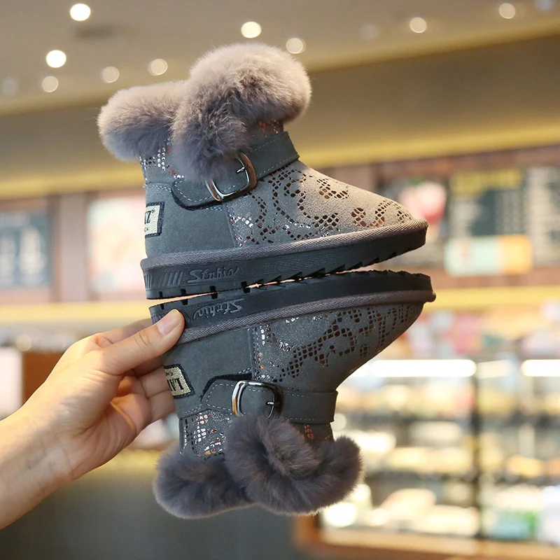 Waterdichte en antislip katoenen kinderschoenen houden kleine voetjes droog en veilig. Perfect voor buitenspelen en avonturen. — foto 5