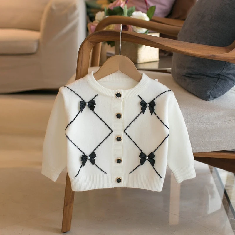 Cardigã infantil com laço de nó para meninas, suéter de tricô. Elegante e confortável, ideal para manter as crianças aquecidas e estilosas em qualquer ocasião. — foto 2