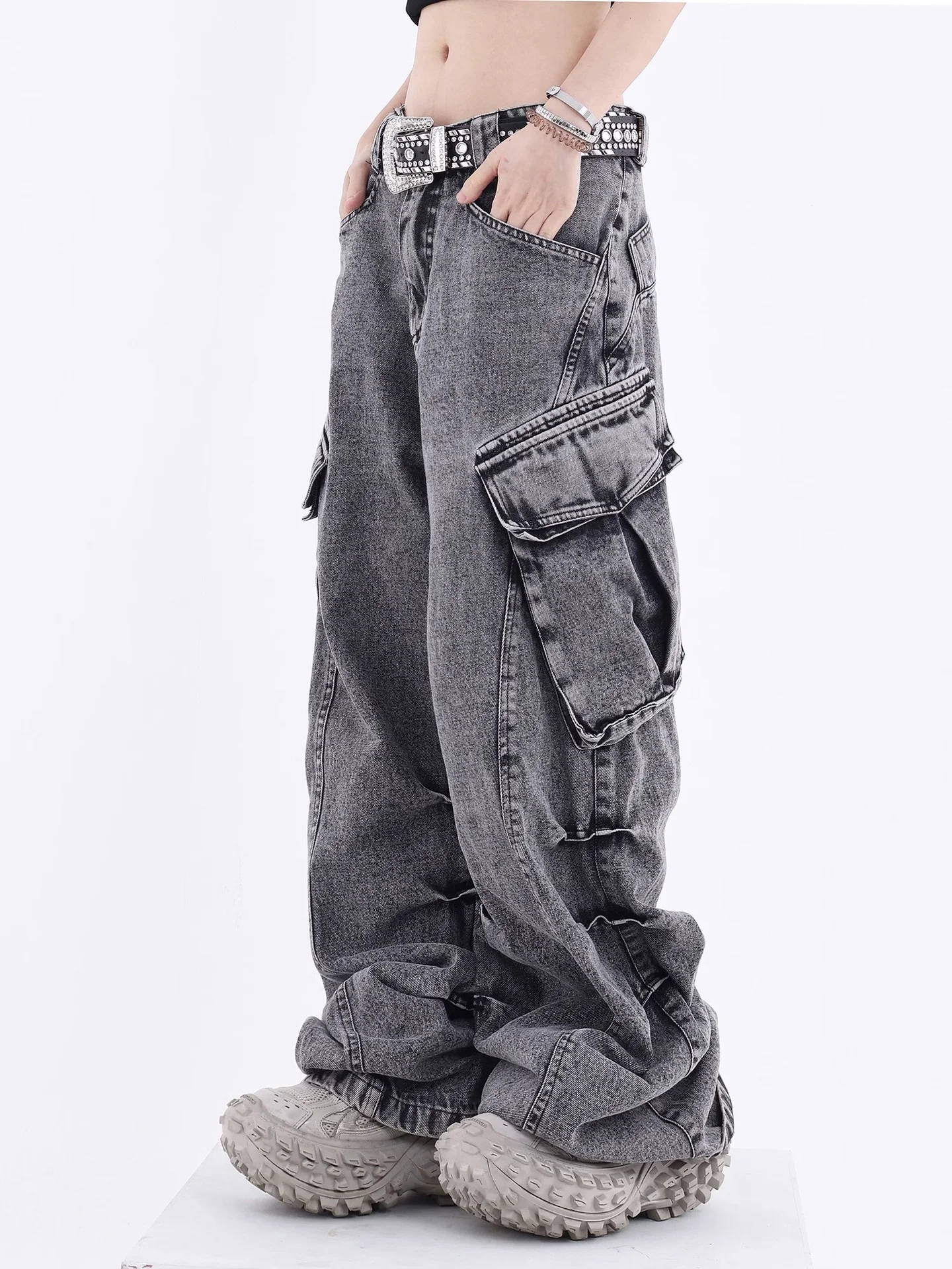 Calças jeans masculinas retas com pernas largas, conforto e estilo. Design moderno e caimento perfeito para um visual casual e elegante. — foto 6