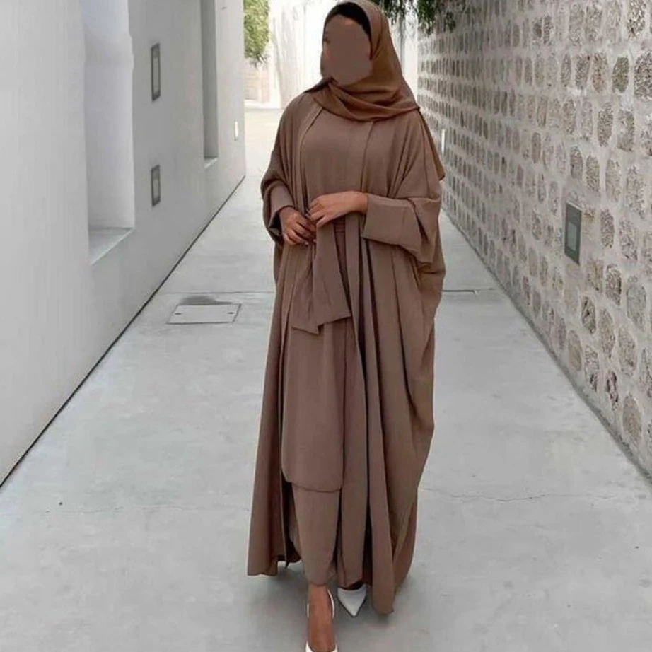 Combina tu look con un vestido de dos piezas. Encuentra el conjunto perfecto para cualquier ocasión y realza tu estilo único con facilidad. — foto 1