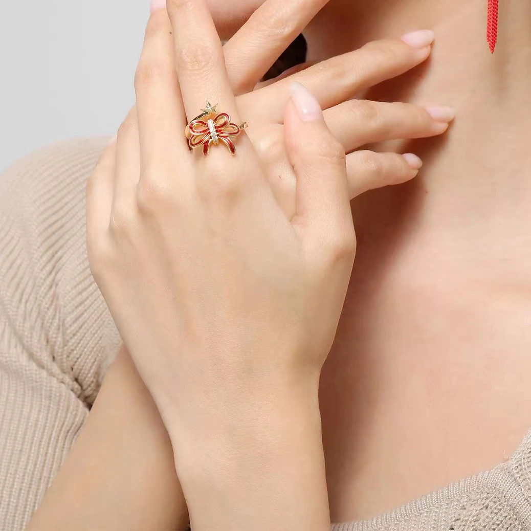 Title 4, Anillo Abierto Decadent Rites