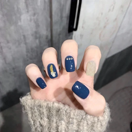 Title 17, Removable Nail Patch Fake Nails, Strawberry, Fl...