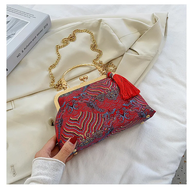 Bolsa Cheongsam Bordada Estilo Chinês para Mulheres Hanfu Chinês Leve Seus Itens Essenciais com Elegância e Toque Cultural em um Acessório Sofisticado. — foto 6