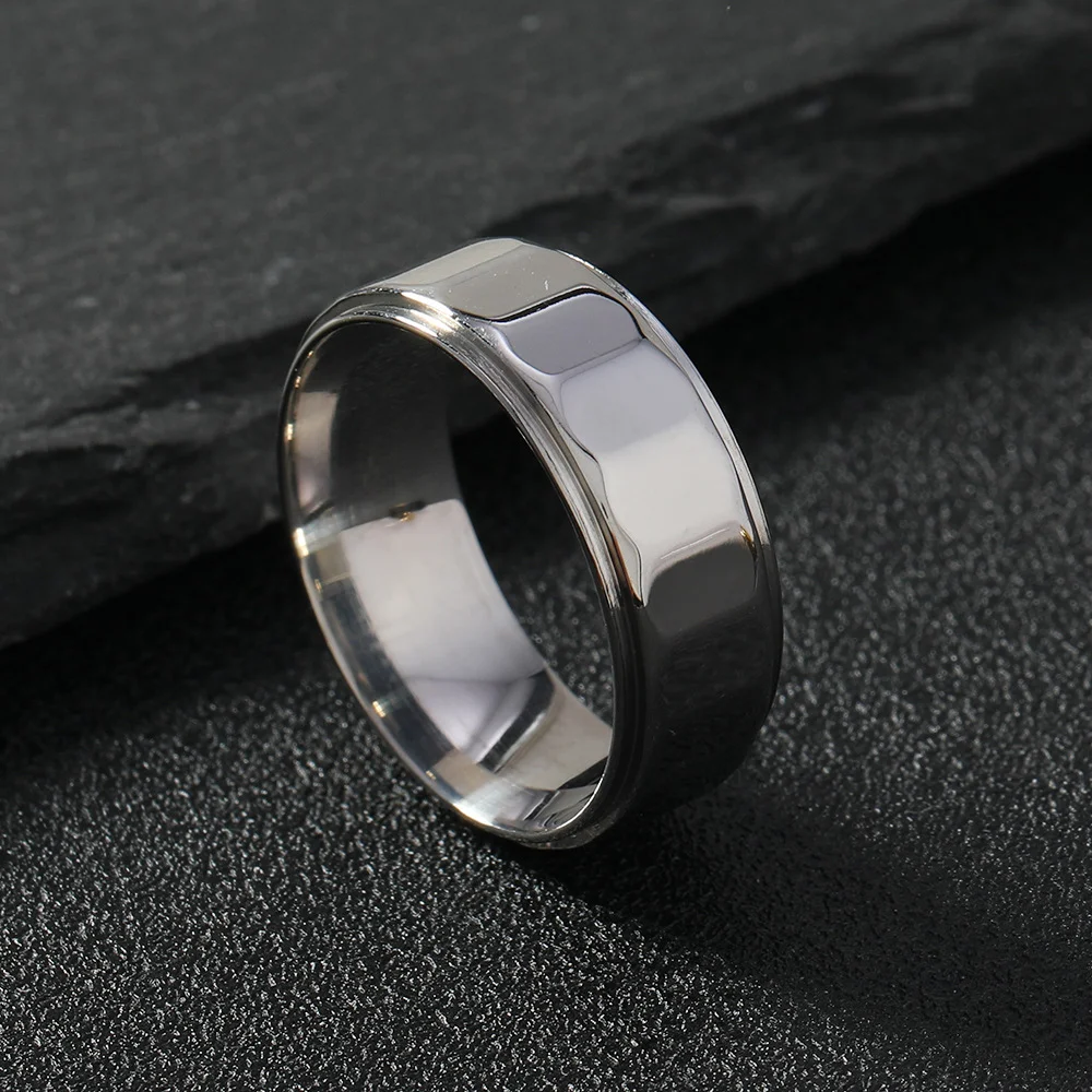 Anel de aço inoxidável 8mm, moda simples, polígono polido, elegante e durável. Perfeito para uso diário, um acessório moderno para homens e mulheres. — foto 5
