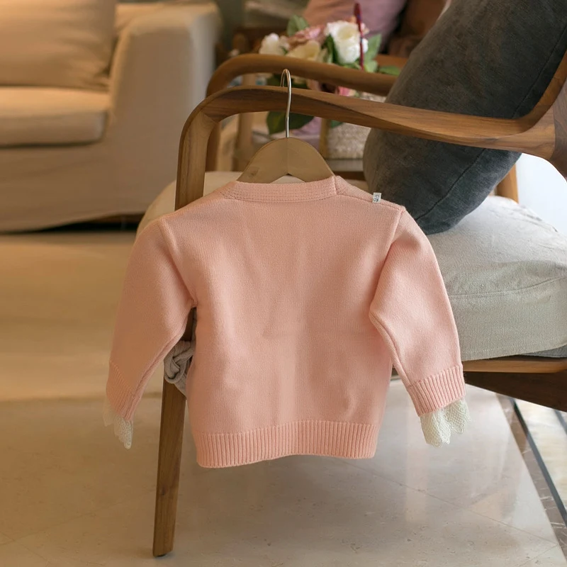 Suéter Infantil Feminino com Decote em V e Estampa Floral Cardigã Perfeito para o Dia a Dia Conforto e Estilo para Meninas — foto 2