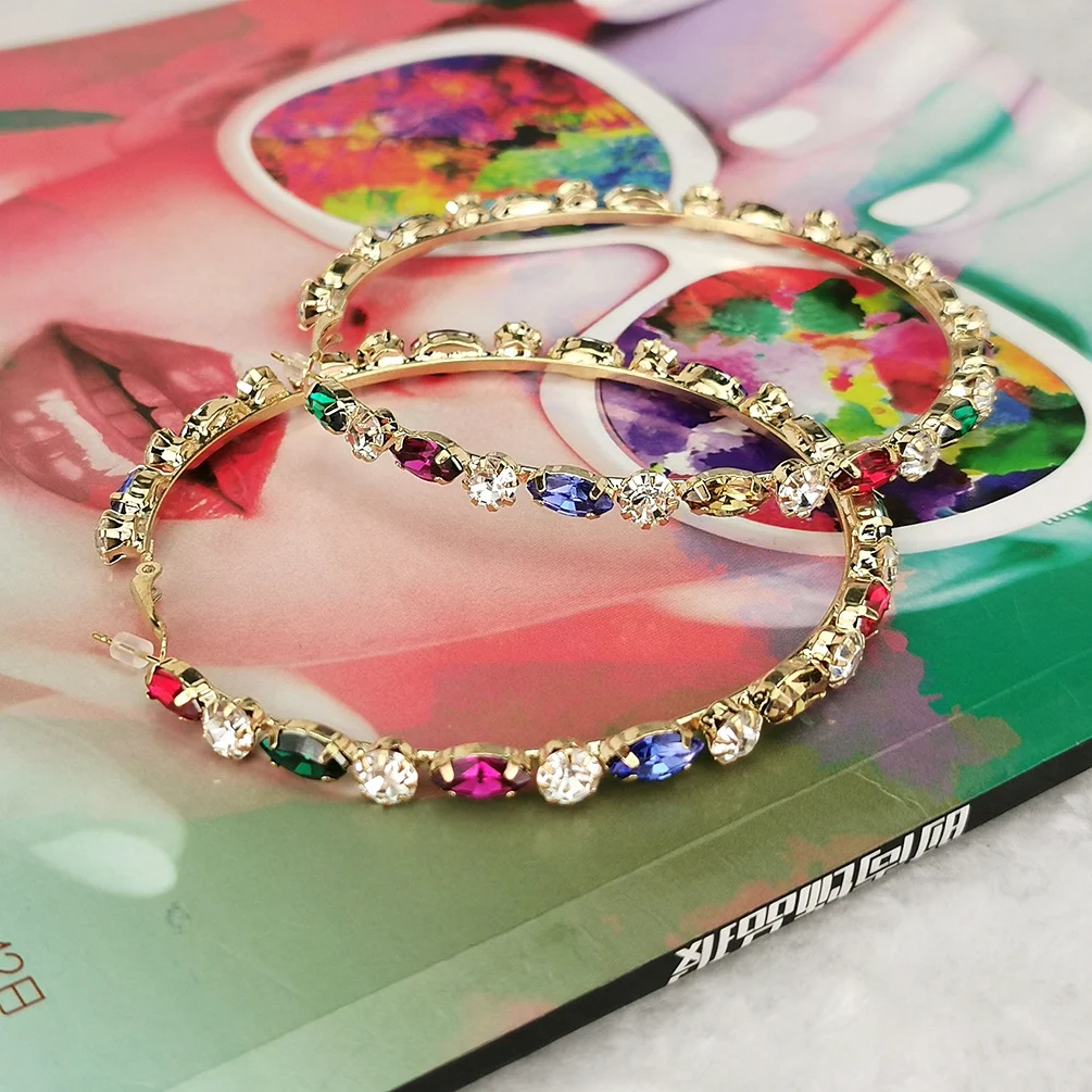 Exagerados aretes de vidrio con forma de corazón y diamantes de aleación, realzan tu look. ¡Brillo y estilo únicos! — foto 5