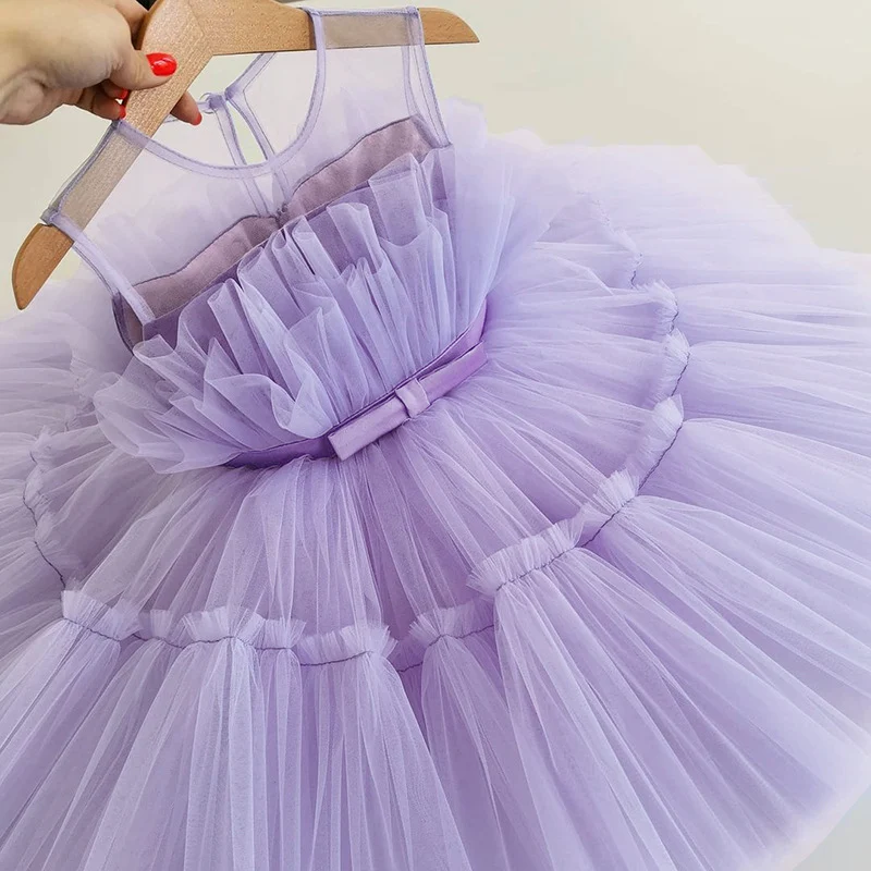 Abito da principessa per bambina in garza soffice, perfetto per feste ed eventi speciali. Un vestito da sogno per la tua piccola. — foto 3