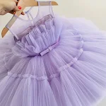 Abito da principessa per bambina in garza soffice, perfetto per feste ed eventi speciali. Un vestito da sogno per la tua piccola. — foto 3