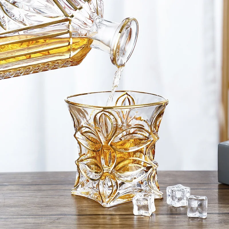 European Golden Rim Glass Drawing Golden Line – Enhance your drinks with this elegant glass, featuring a golden rim and — photo 25