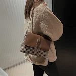 Bolso Cuadrado Pequeño Simple con Estampado de Leopardo de Invierno para Combinar Colores Perfecto para un Look Elegante y Funcional — foto 3