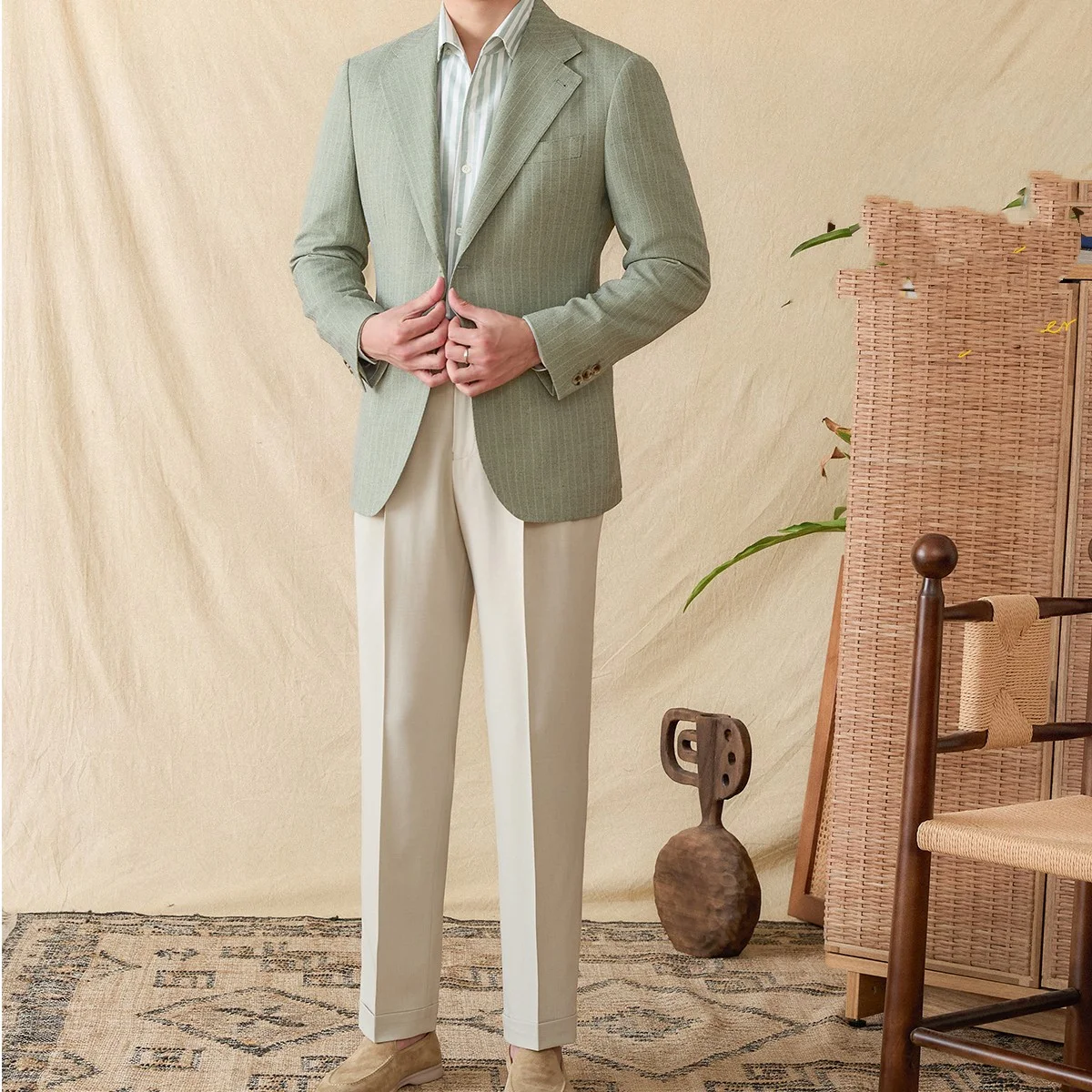 Title 2, Slim-fit Half Lining Suit Banquet Men A stylish...