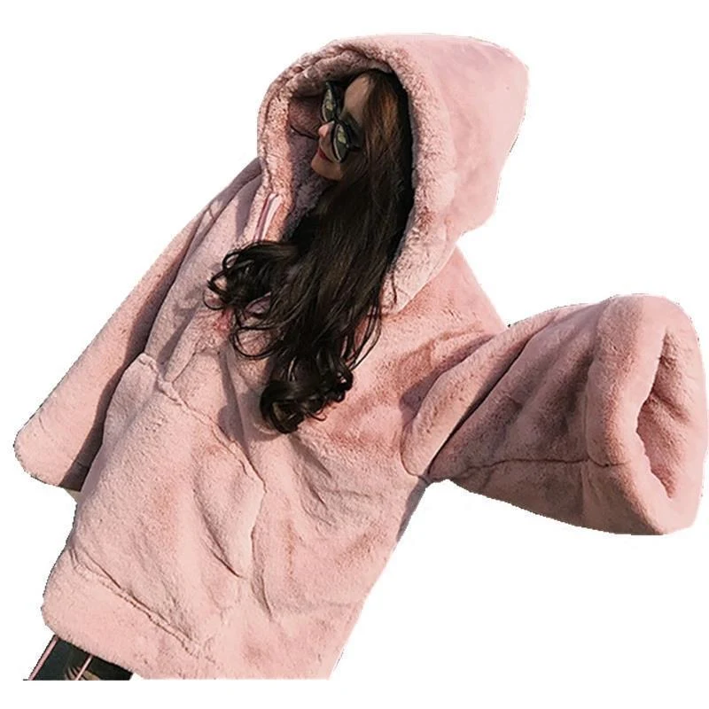 Suéter de couro grosso, folgado e de comprimento médio, para aquecimento e estilo. Conforto e elegância no inverno. — foto 2