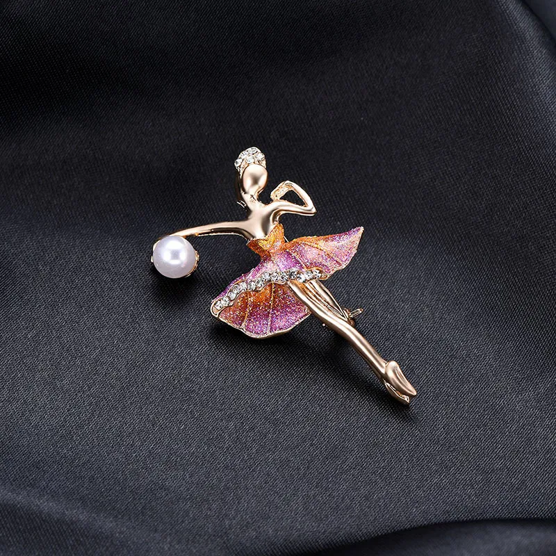 Title 5, Broche de bailarina de liga com diamantes criat...