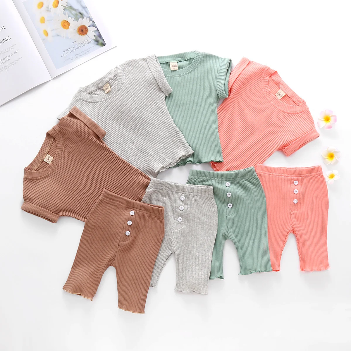 Conjunto Casual Multicolorido de Camiseta e Calças de Tricô Conforto e Estilo para o Dia a Dia Perfeito para um Visual Descontraído e Moderno Leve e Fresco — foto 6
