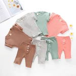 Conjunto Casual Multicolorido de Camiseta e Calças de Tricô Conforto e Estilo para o Dia a Dia Perfeito para um Visual Descontraído e Moderno Leve e Fresco — foto 6