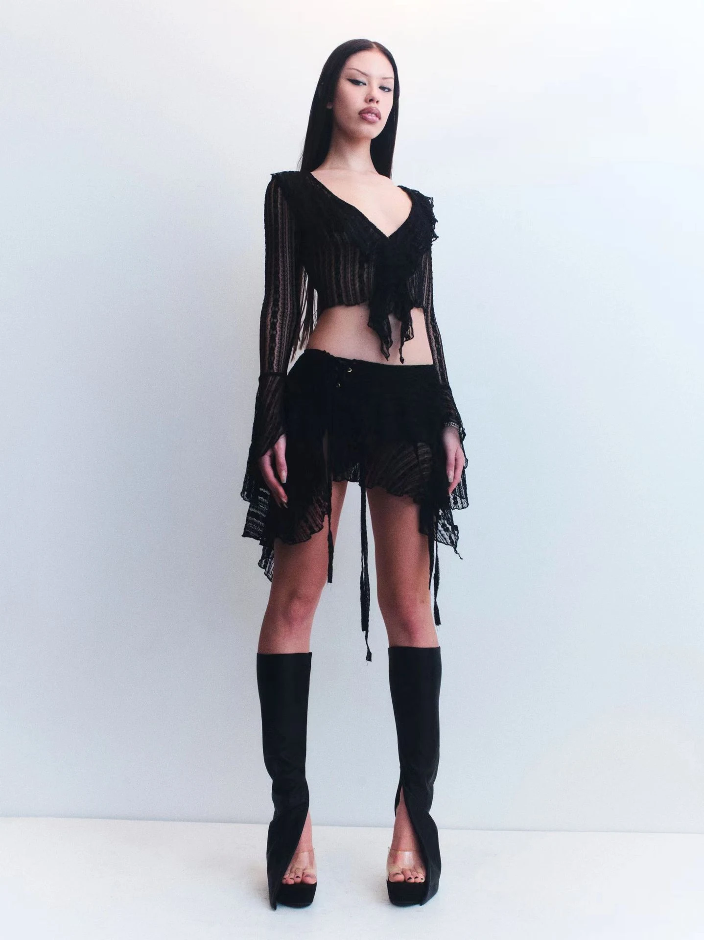 Giacca cardigan corta in pizzo da donna Abbigliamento per tutte le età. Un capo versatile e raffinato per completare ogni outfit. — foto 4
