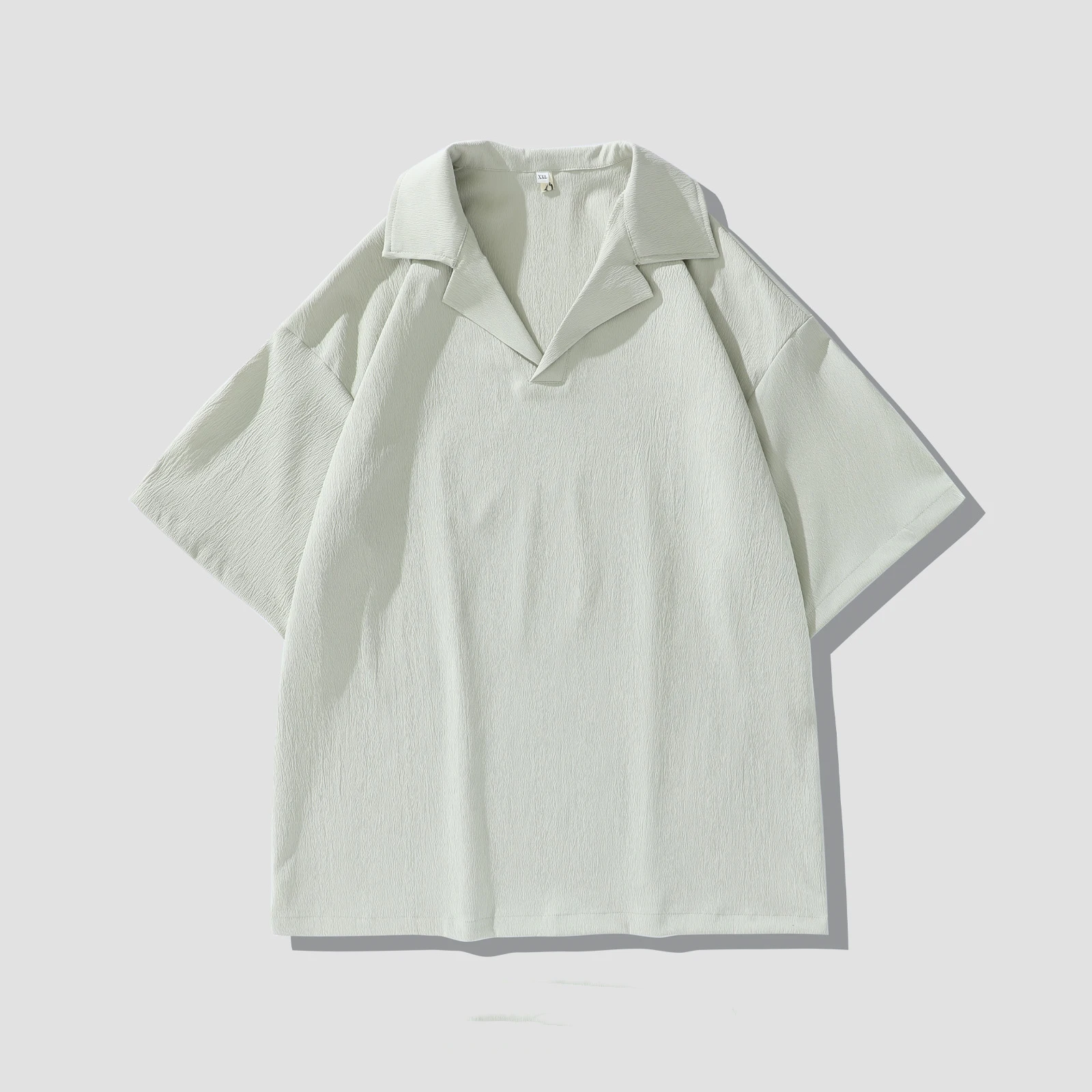 Camiseta masculina branca de manga curta, moderna. Conforto e estilo para o seu dia a dia. Ideal para um visual casual e fresco, perfeita para o verão. — foto 1