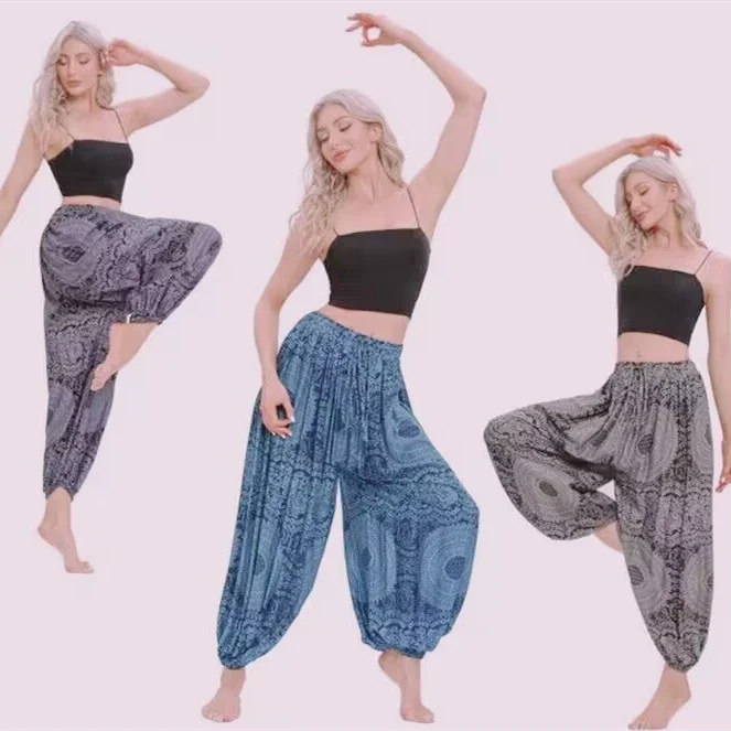 Bloomers casuais neutras para yoga Conforto e liberdade para suas práticas de yoga e dia a dia. Calças soltas e versáteis, perfeitas para relaxar e se mover. — foto 8