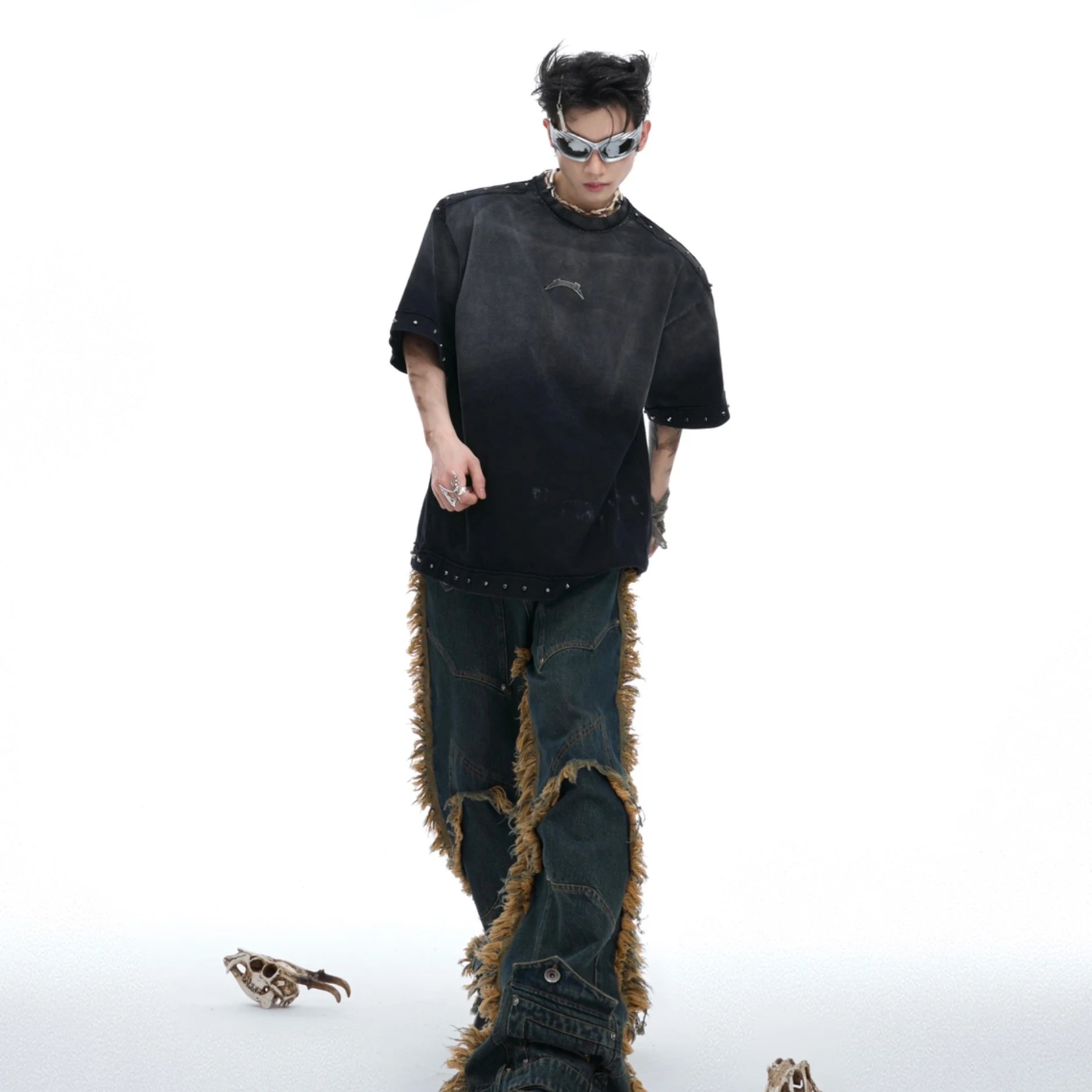 Title 8, Camiseta de manga curta com design de rebite me...