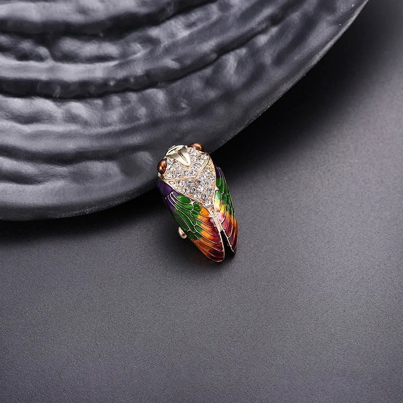 Crystal Vintage Summer Cicada Corsage Brosche, ein hochwertiges Tierbrosche für Damen, perfekt als stilvolles Accessoire im Sommer. — foto 2