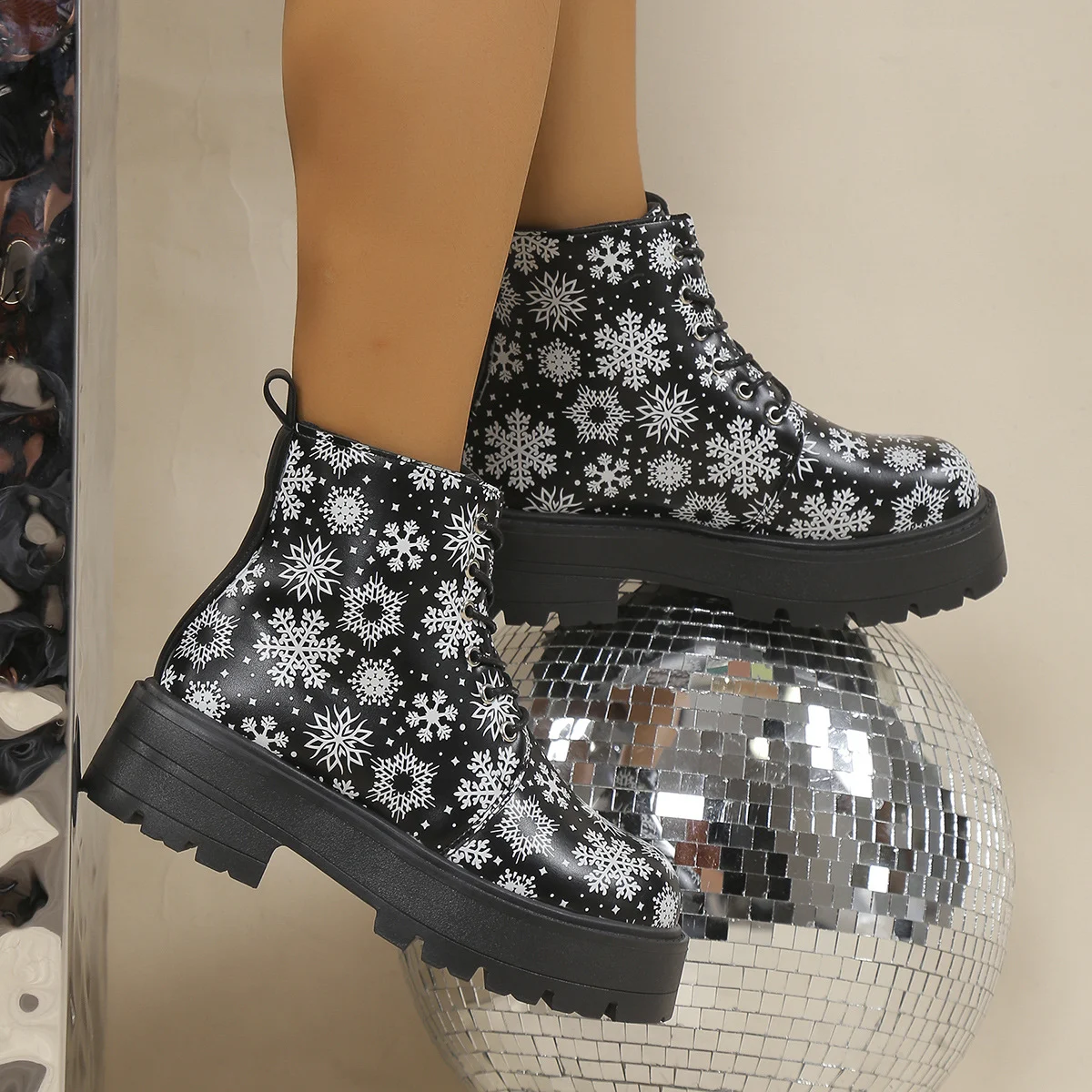 Platform Martin Boots Lace-up Platform Heel Ankle Boots. Stylish and comfortable footwear, perfect for a fashionable loo — photo 4