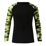 Camiseta masculina com manga camuflada, gola redonda e corte ajustado em cor lisa. Perfeita para um visual moderno e confortável. — foto 2