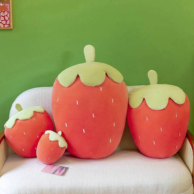 Almofada de morango de pelúcia macia e fofa. Brinquedo de pelúcia perfeito para abraçar, decorar quartos e proporcionar conforto. — foto 5