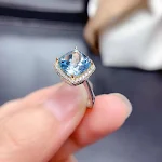 Anel de topázio azul natural feminino S925 prata Boca viva 9x9mm Joia elegante e autêntica para realçar sua beleza — foto 9