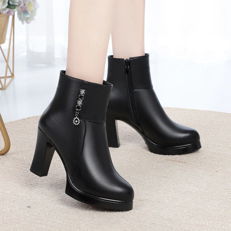 Pluche leren high heel laarzen. Ervaar luxe en stijl. De perfecte combinatie van comfort en elegantie voor elke outfit. Bestel nu! — foto 3