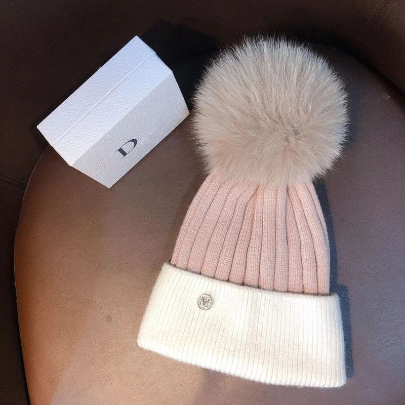 Women's warm knitted hat autumn and winter wild fox fur ball cute wool hat — photo 4