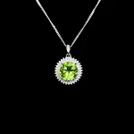 Colar pingente de olivina natural prata para mulheres. Acessório feminino elegante e sofisticado, perfeito para realçar sua beleza. — foto 5