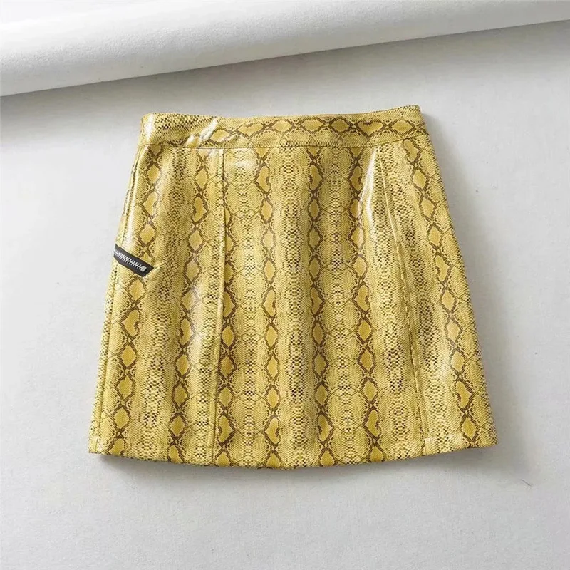 Saia cintura alta com zíper e estampa de cobra. Design moderno e elegante que valoriza a silhueta, ideal para diversas ocasiões. — foto 1