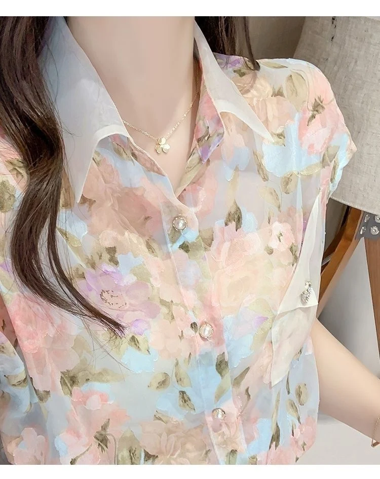 Title 6, Top a maniche corte in chiffon floreale
