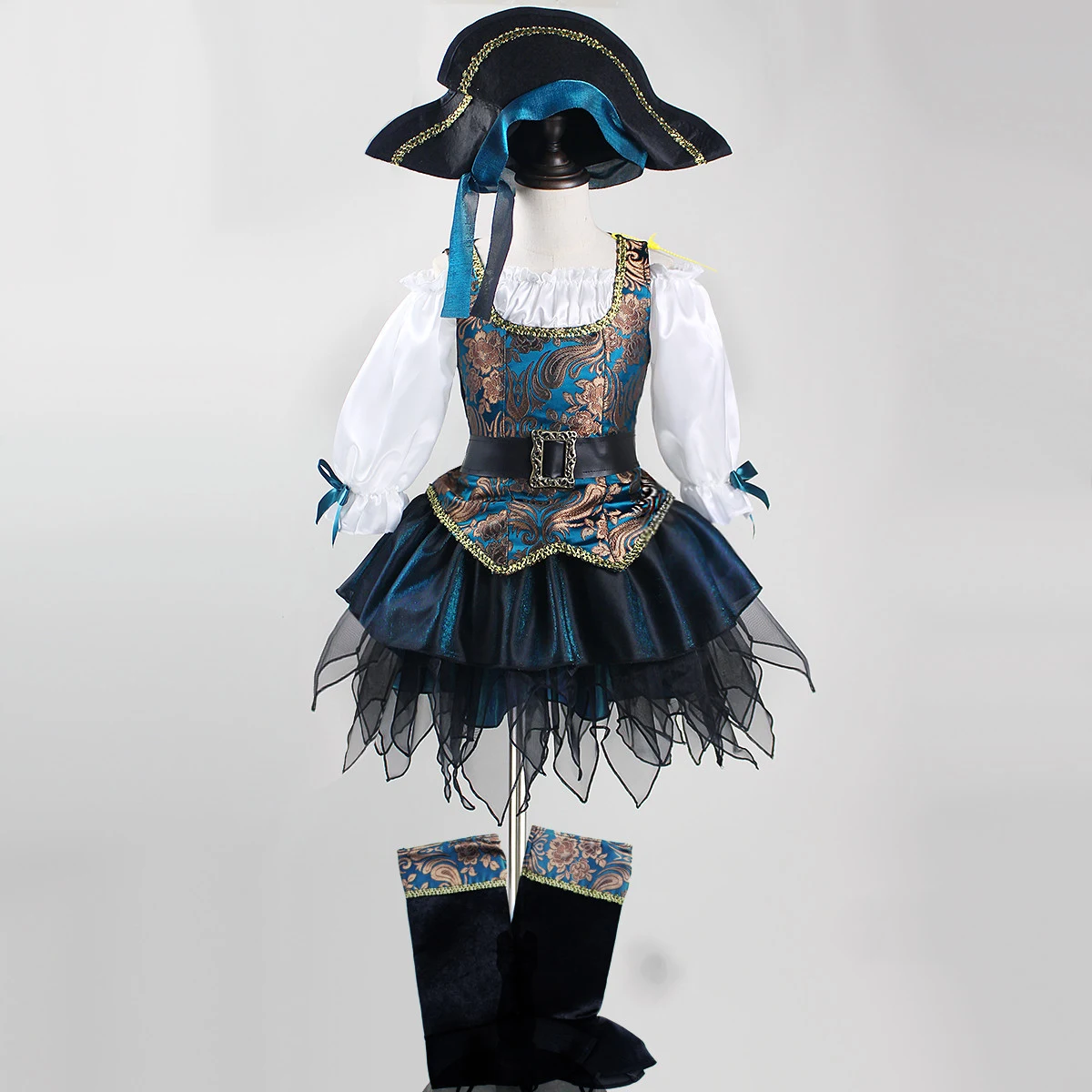 Kleines Mädchen Piratenkostüm für Halloween Rollenspiel. Fördert Fantasie und Abenteuergeist. Perfekt zum Verkleiden. — foto 11