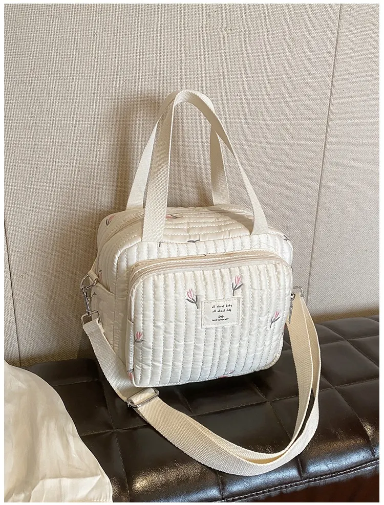 Bolsa de ombro tipo tote leve e de alta qualidade para mamães. Perfeita para armazenar itens essenciais, oferecendo praticidade e elegância no dia a dia. — foto 1