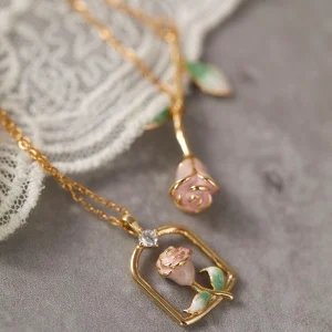 Title 1, Colar de aço titânio com flores de esmalte rosa...