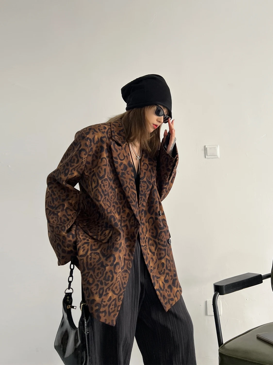 Dames Chill Out blazer met luipaardprint, perfect voor een relaxte look. Combineer stijl en comfort met dit veelzijdige kledingstuk. — foto 6