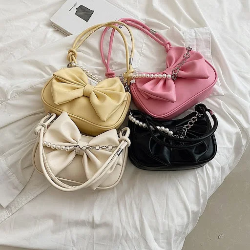 Title 3, Niche crossbody tas met textuur, ketting en str...