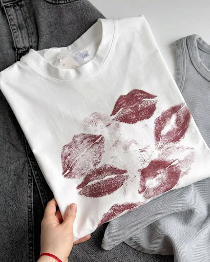 Title 12, Bluse donna ampia con stampa labbra. Comfort e ...