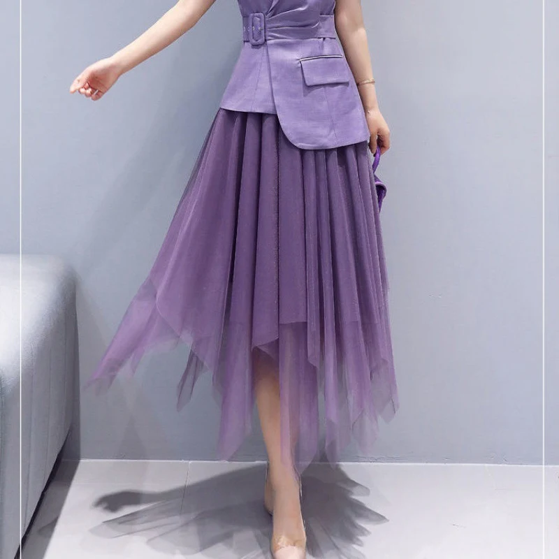 Saia de malha irregular em cor sólida, cintura alta e corte em A. Conforto e estilo para um visual elegante e moderno. Perfeita para diversas ocasiões. — foto 4