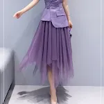 Saia de malha irregular em cor sólida, cintura alta e corte em A. Conforto e estilo para um visual elegante e moderno. Perfeita para diversas ocasiões. — foto 4