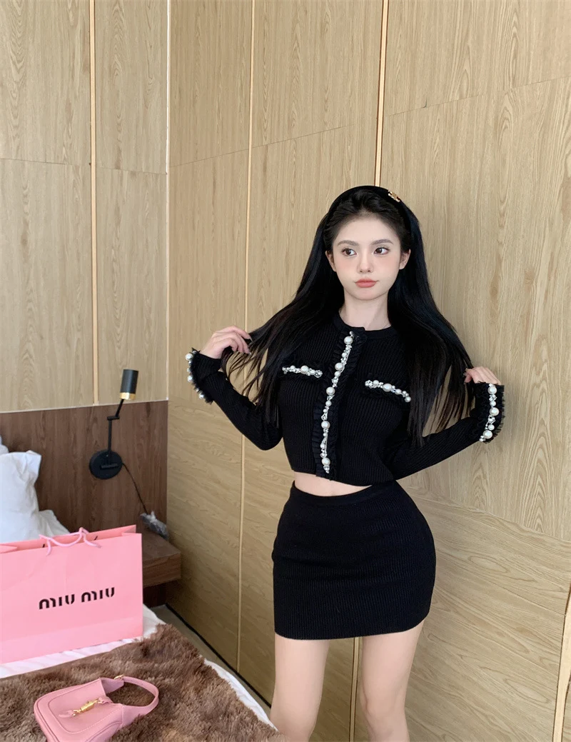 Title 4, Autumn Black Sweet Slim Short Long-sleeved Knit...