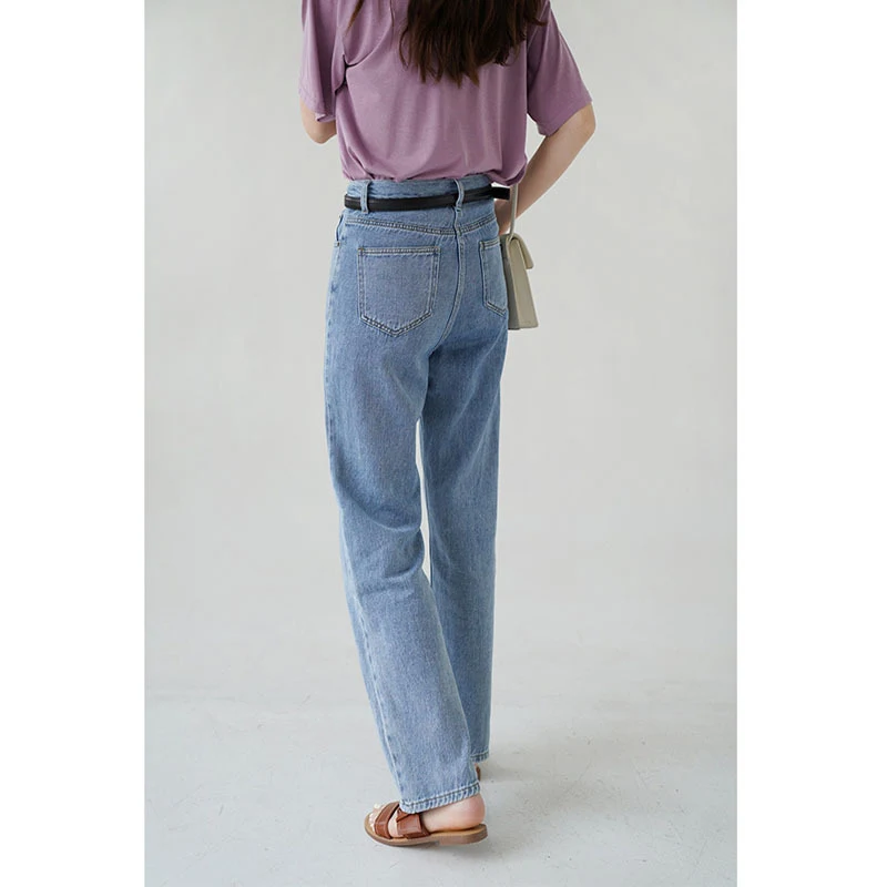 Jeans de mujer delgados de corte casual, pierna recta o ancha, ajuste cómodo, ideales para un look relajado y moderno para cada día. — foto 2