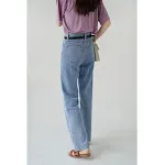Jeans de mujer delgados de corte casual, pierna recta o ancha, ajuste cómodo, ideales para un look relajado y moderno para cada día. — foto 2