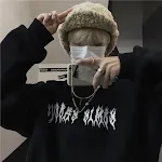 Moletom com estampa de letras e veludo. Conforto e estilo para o dia a dia. Perfeito para looks casuais e te manter aquecido no frio. — foto 2