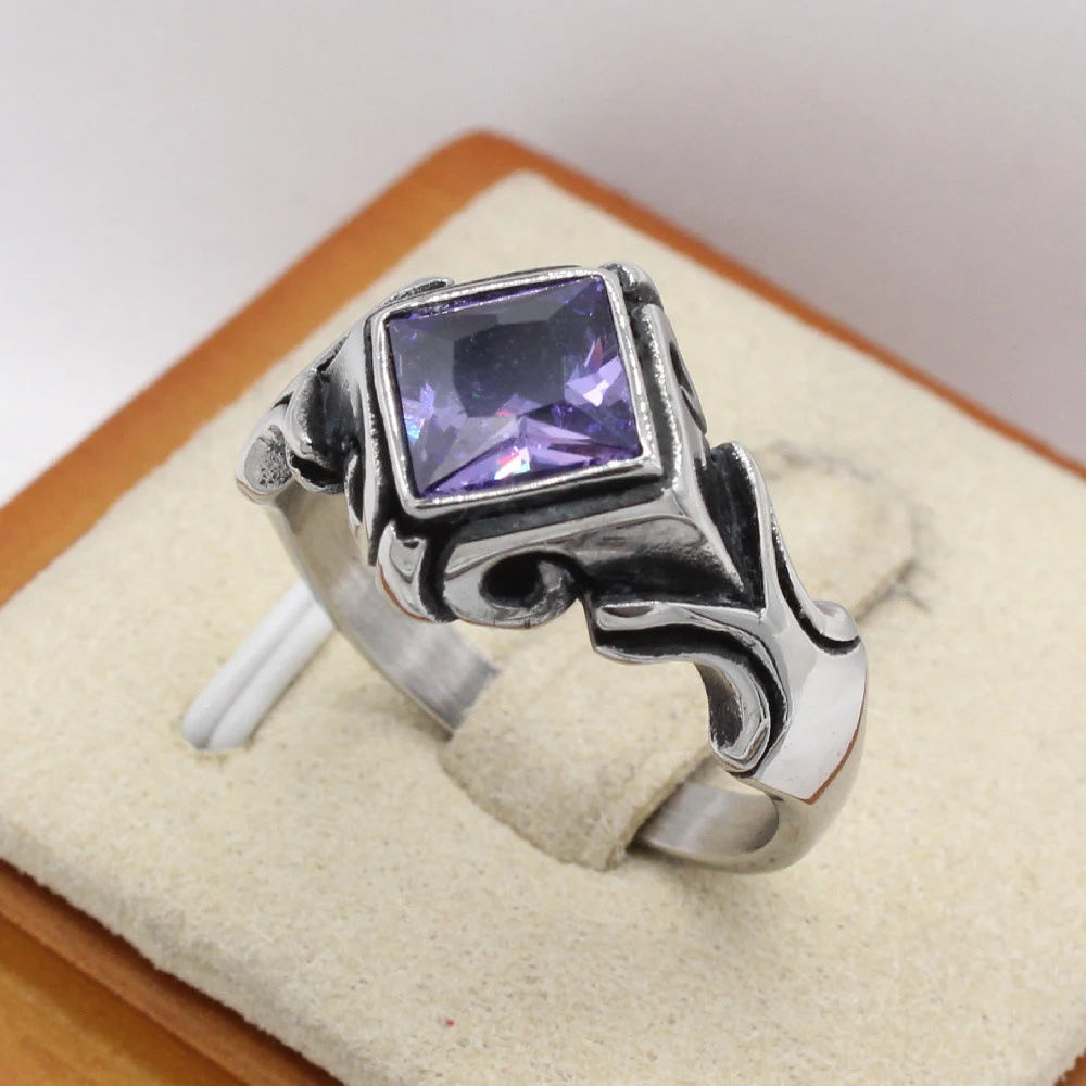 Anel masculino de aço titânio com gema prismática, elegância e durabilidade para o homem moderno. Um toque de sofisticação para o seu visual. — foto 10